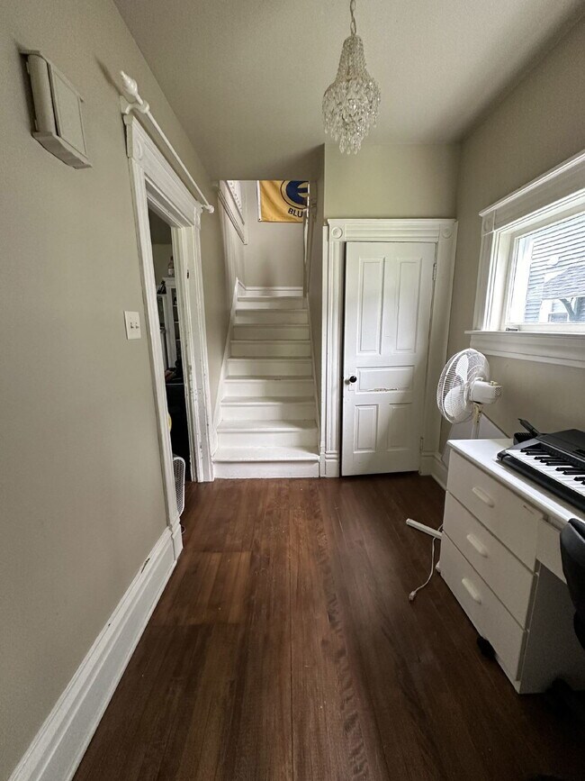 Foto del edificio - 4 Bedroom, 2 Bathroom Home In Randall Park Neighborhood