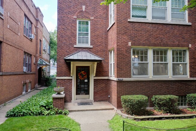 Foto del edificio - 5658 N Campbell Ave