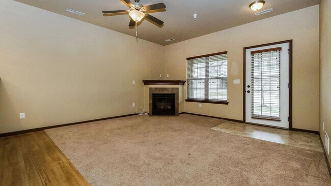 Building Photo - 470 Cambria Dr