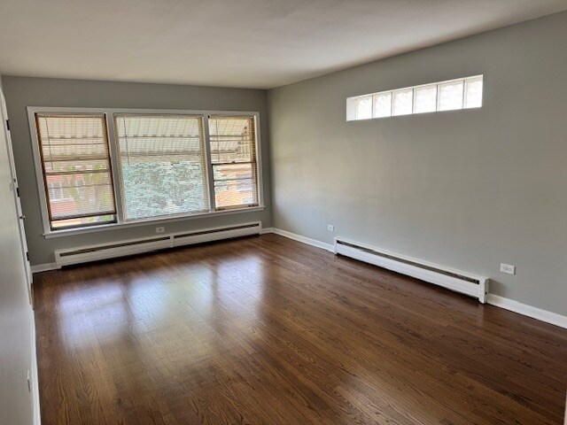 Foto del edificio - 5837 W Addison St