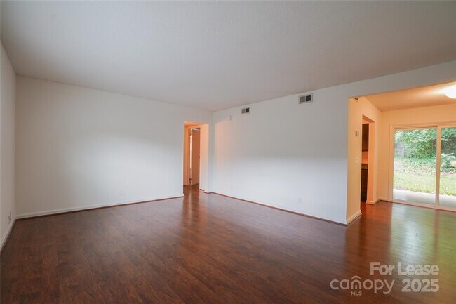 Foto del edificio - 2634 Park Rd