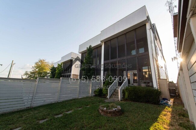 Foto del edificio - 420B 37th Ave N