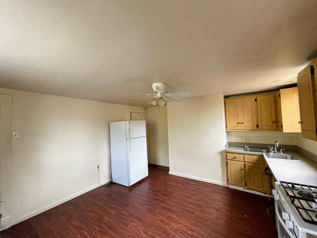 Photo - 2 bed 1 bath - Greenfield, nice location, ... House