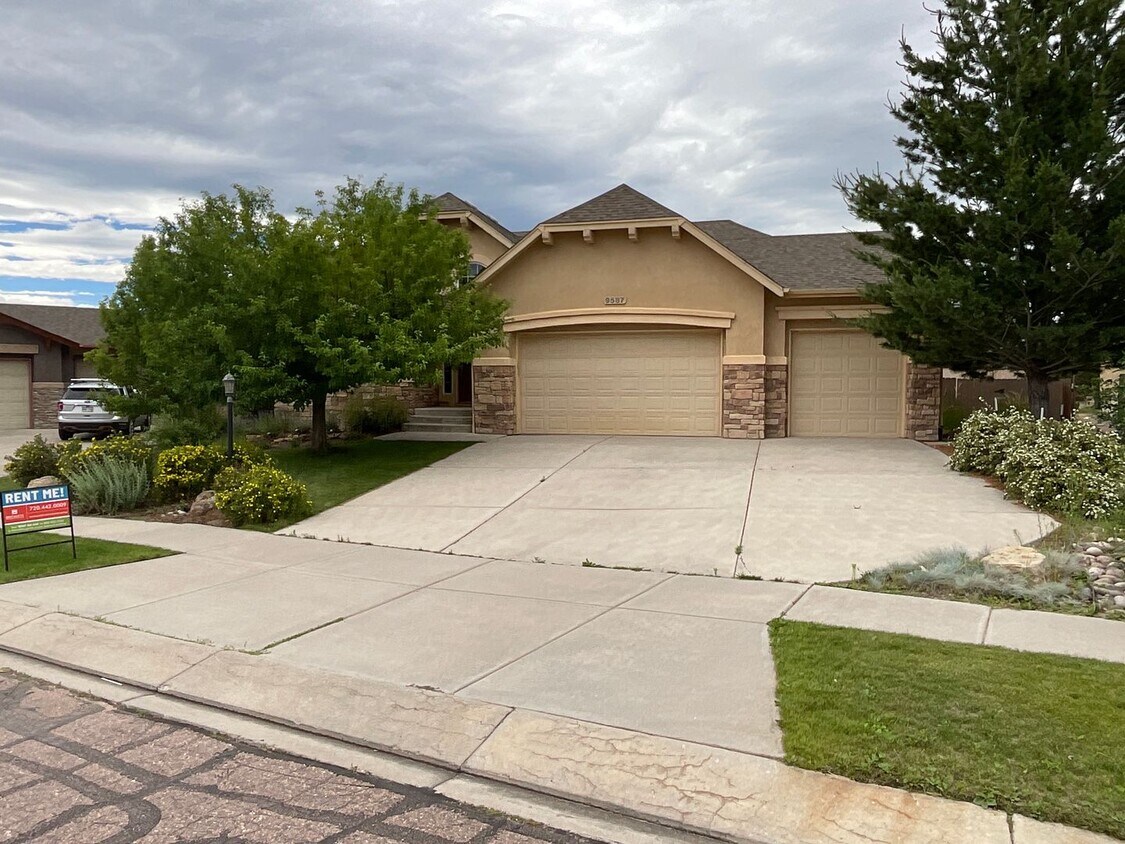 Primary Photo - 4 Bedroom Home Available Near Briargate Pk...