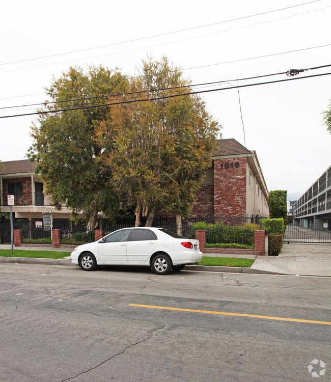 Foto del edificio - 1616-1618 Grismer Ave