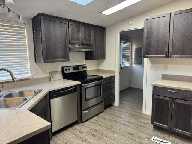 Building Photo - 255 NW Golden Hills Dr