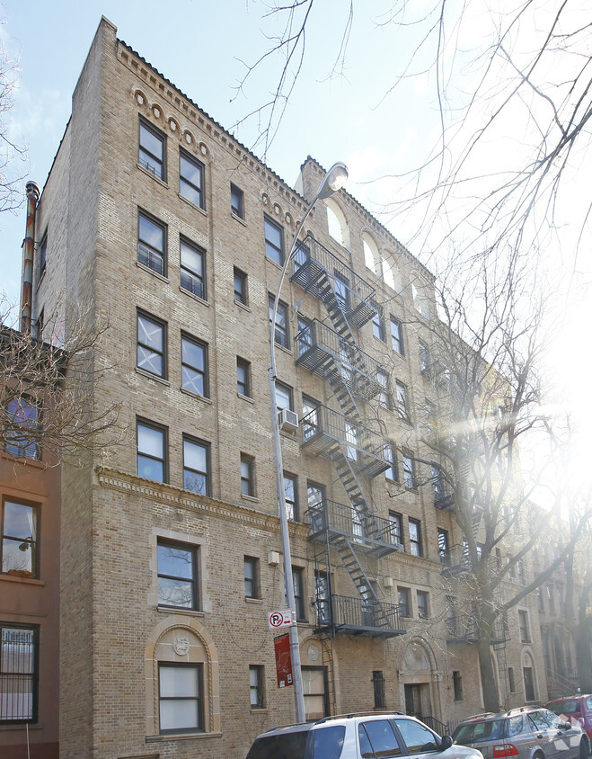 Building Photo - 299 Adelphi St