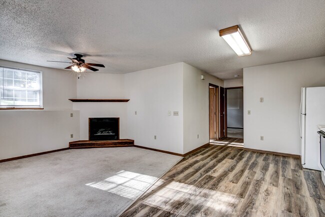 Building Photo - 627 Maple St