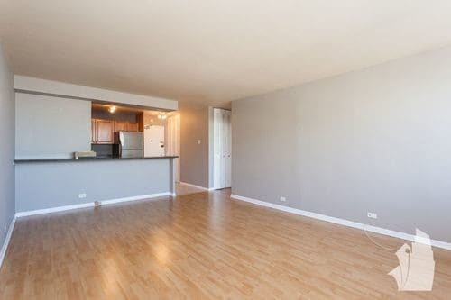 Building Photo - 555 W Cornelia Ave
