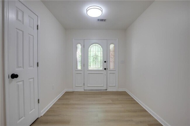 Foto del edificio - 721 Whitehead Rd