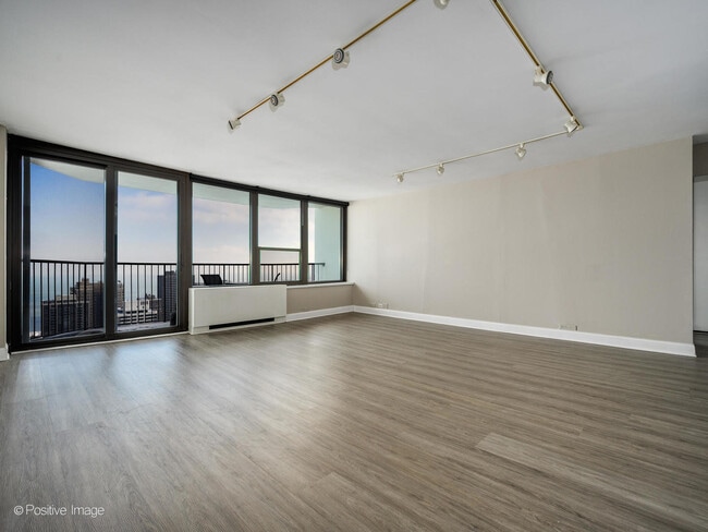 Building Photo - 1560 N Sandburg Terrace