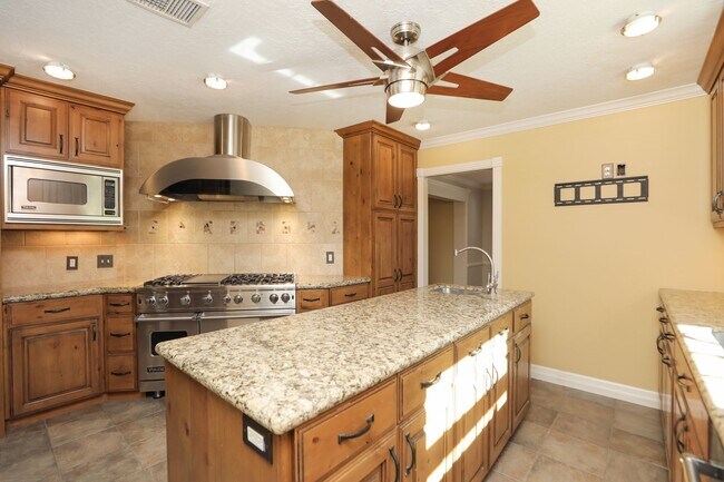 Foto del edificio - 722 Crossroads Dr