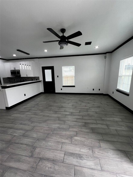 Foto del edificio - 4737 Reed Rd