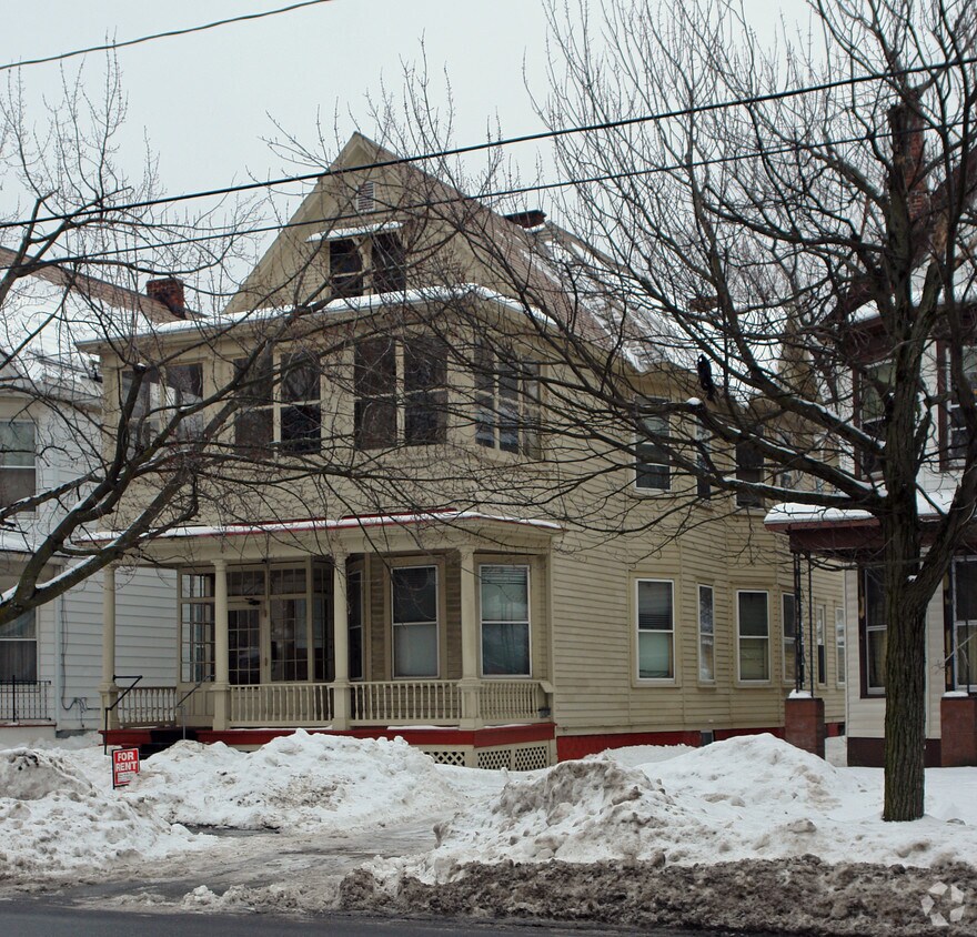 Foto principal - 54-56 McClellan St