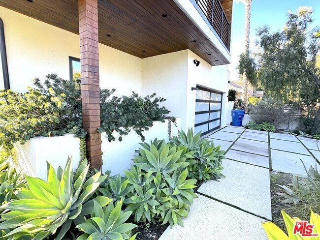Building Photo - 2223 Glendon Ave