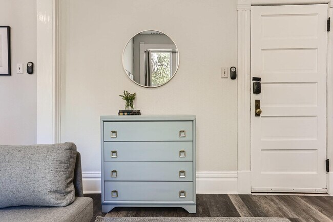 Building Photo - 2805 E 16th Ave