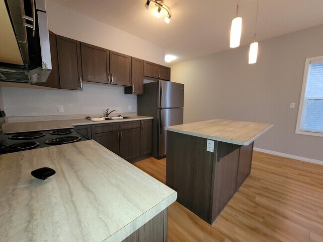 Photo du bâtiment - 16129-16141 141 St NW