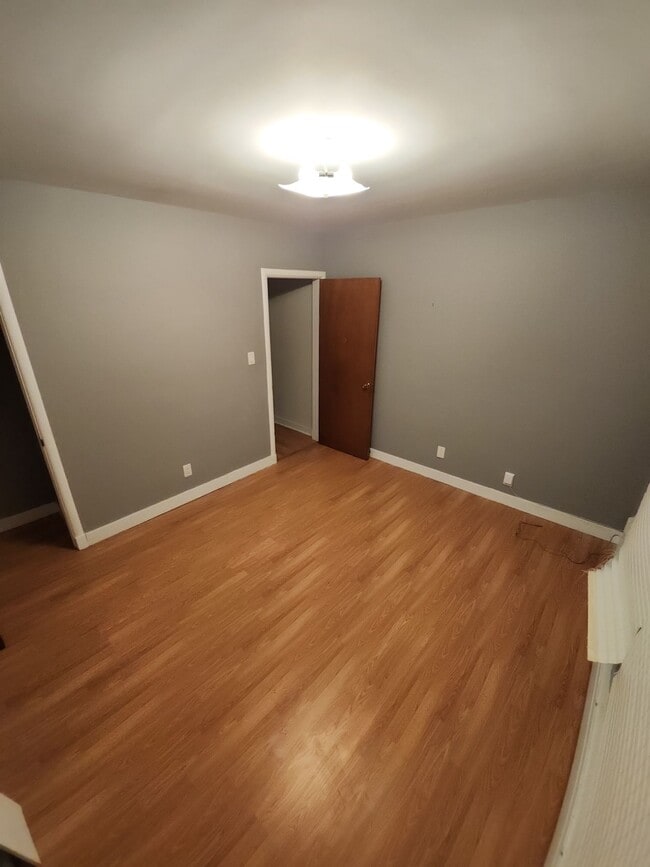 Building Photo - 49 Whitman Ct