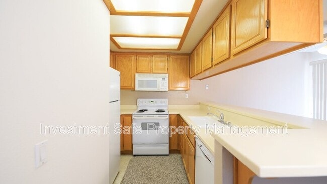 Building Photo - 17945 Caminito Pinero