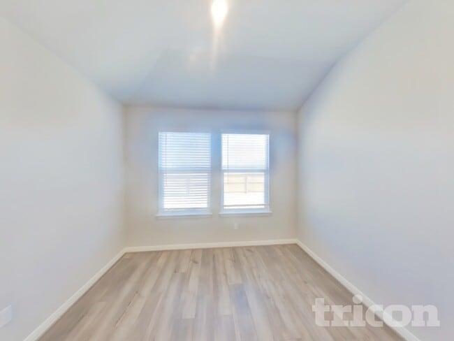 Foto del edificio - 5818 Nyla Wy