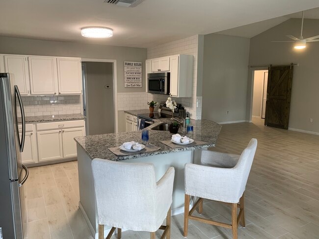 Kitchen - 522 Blankenship Ln