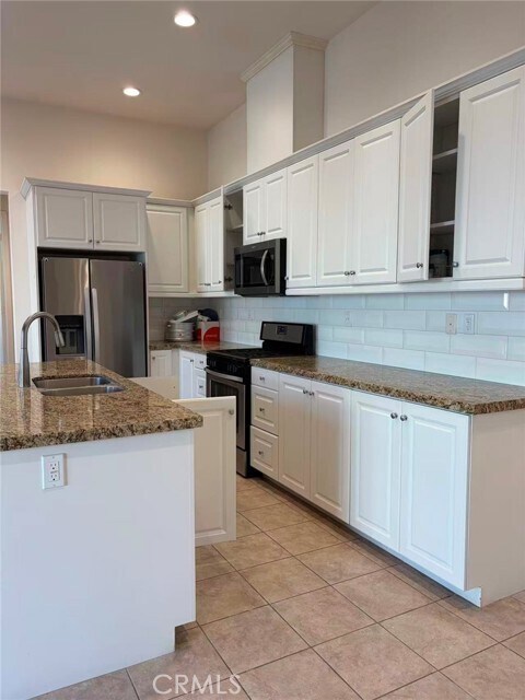 Building Photo - 65 Henson