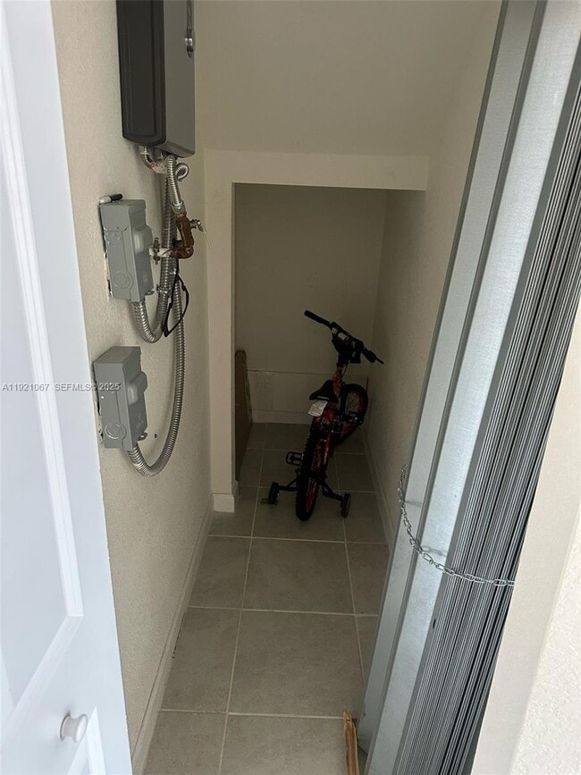 Building Photo - 3302 W 114th Terrace