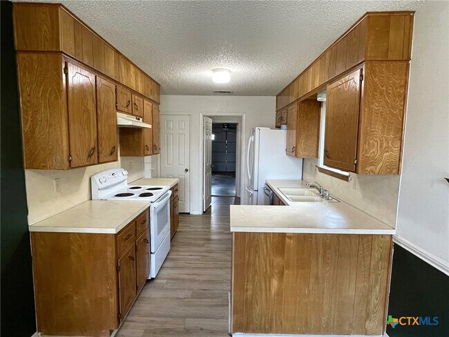 Foto del edificio - 3308 Sungate Dr