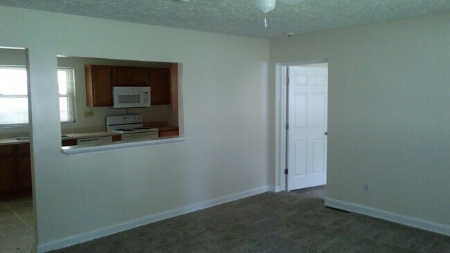 Foto del edificio - MASON,OHIO - 3 BED, 1  BATH, FAMILY ROOM  $1600  1st month rent free