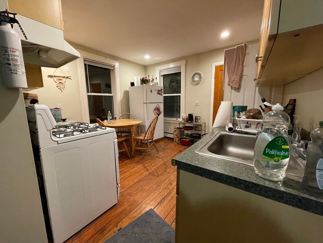 Foto principal - 63 Pleasant St