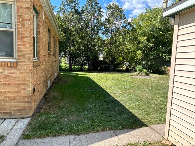 Foto del edificio - 2016 Houghton Ave