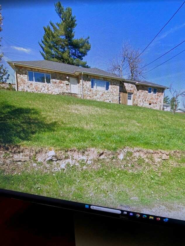 28 Lane St, Westover, WV 26501 House Rental in Westover, WV