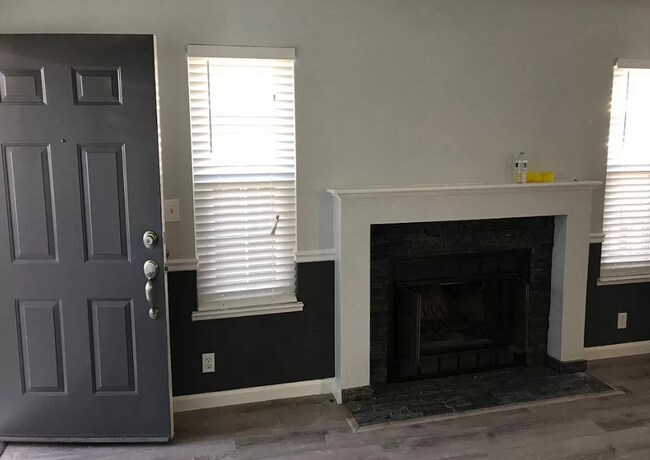 Foto del edificio - Close to freeway and shopping