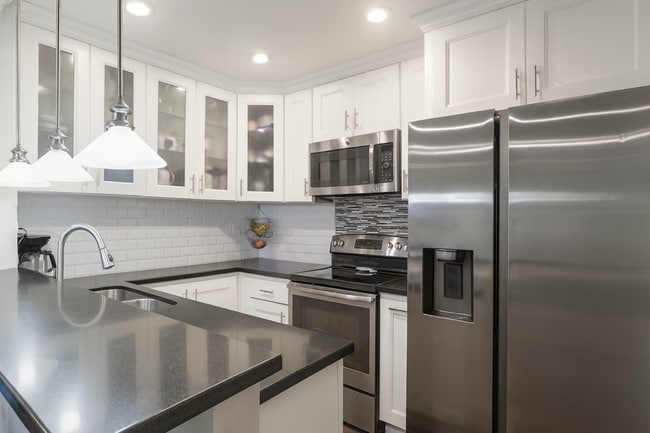 Building Photo - Top-Floor Condo with Marina Views – 1 Bed ...