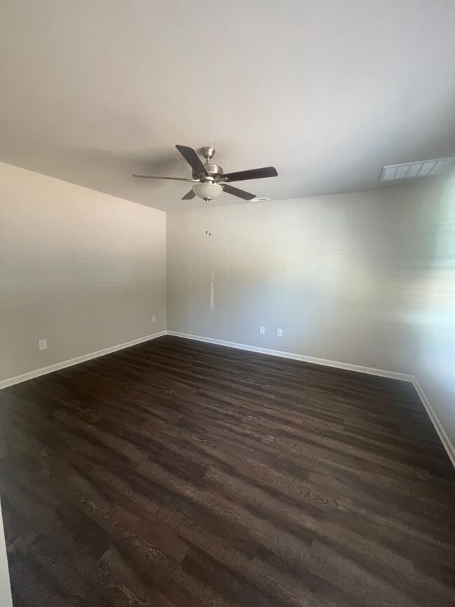 Building Photo - 2 Bedroom 1.5 Bath Townhome Only $1595.00