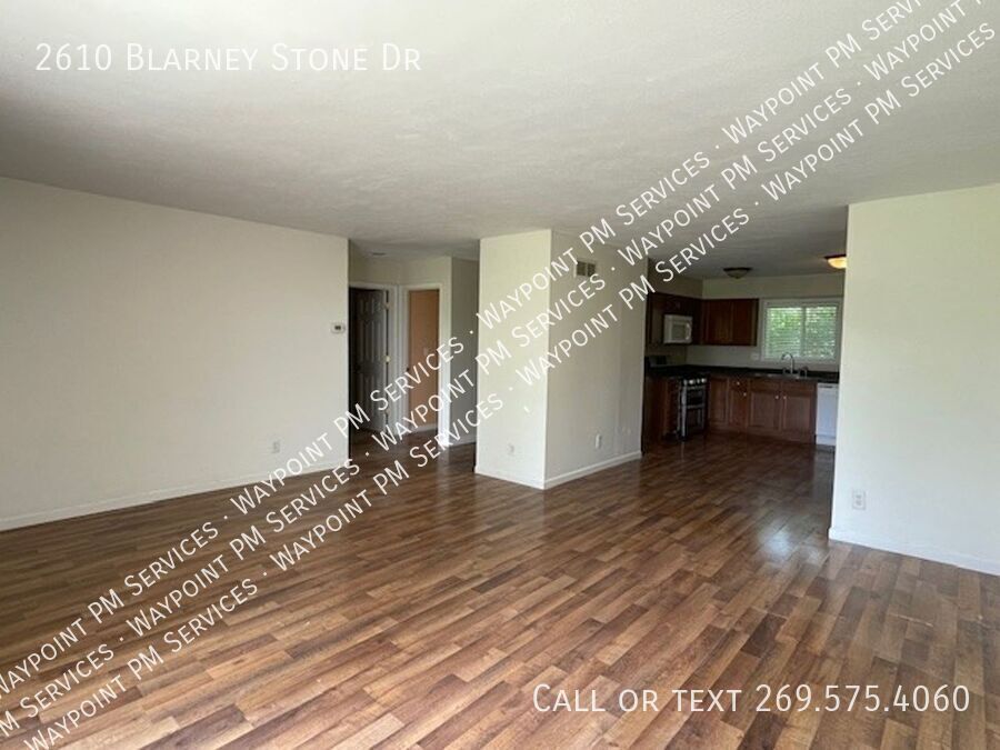 Foto principal - 2610 Blarney Stone Dr