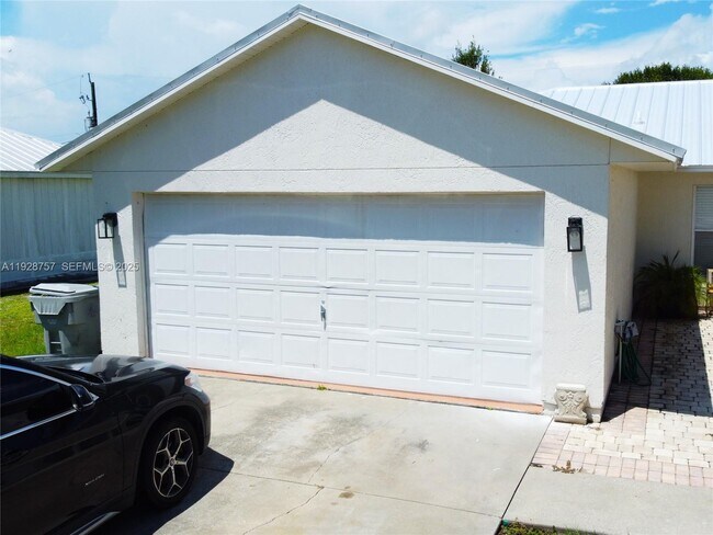 Foto del edificio - 720 2nd Pl SW