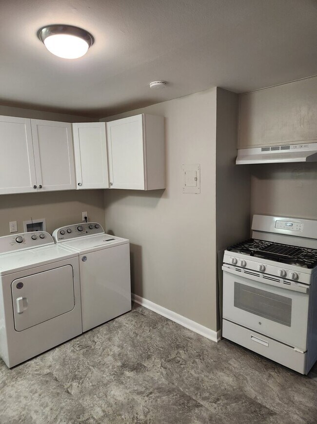 Building Photo - Chapel Hill/2BR Brookside Condo