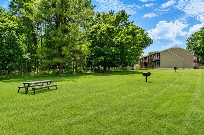 Foto del edificio - Countryside Apts