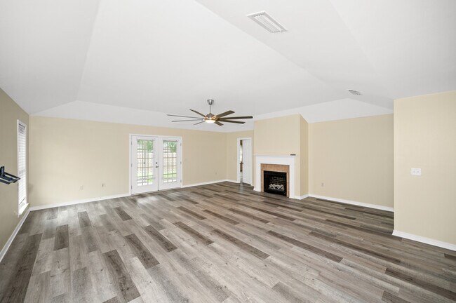 Foto del edificio - 25930 Overton Dr