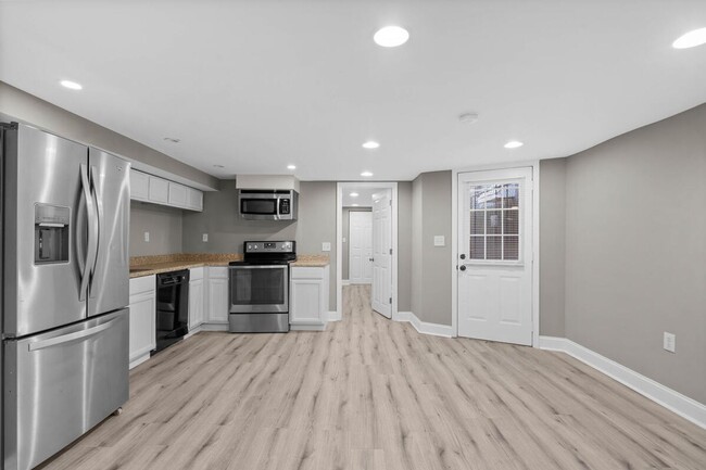 Building Photo - The Ideal 2BR, 1BA Washington, DC Condo!