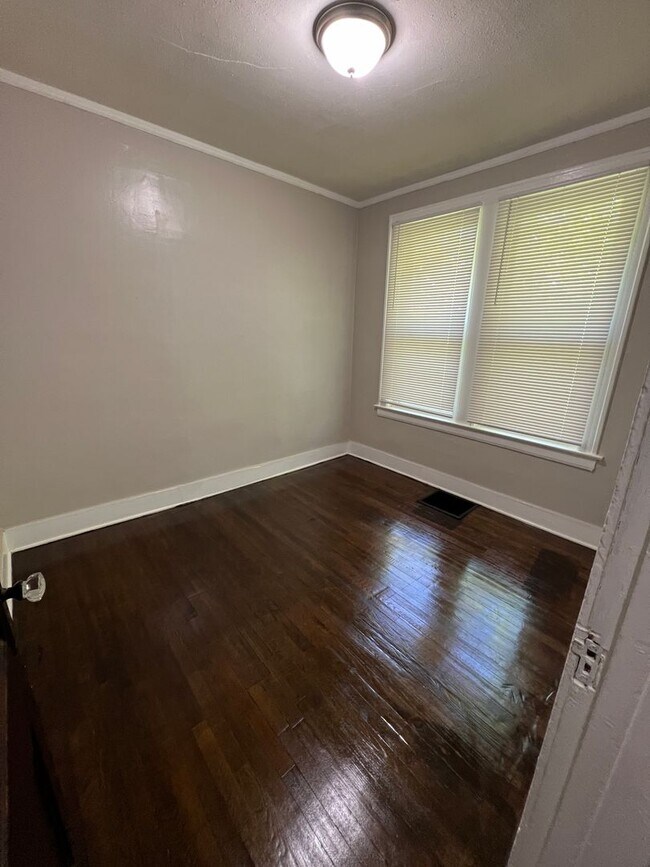 Building Photo - Discover 8951 S Throop a 3-bedroom, 1-bath...
