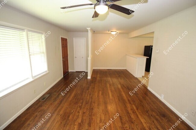 Foto del edificio - 801 N Ash St