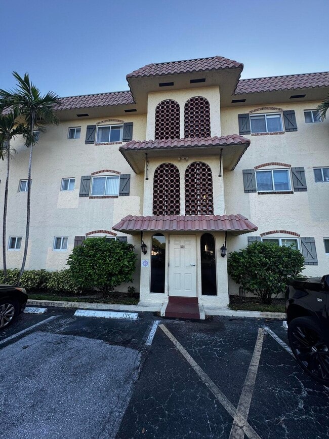 Foto del edificio - 251 S Cypress Rd