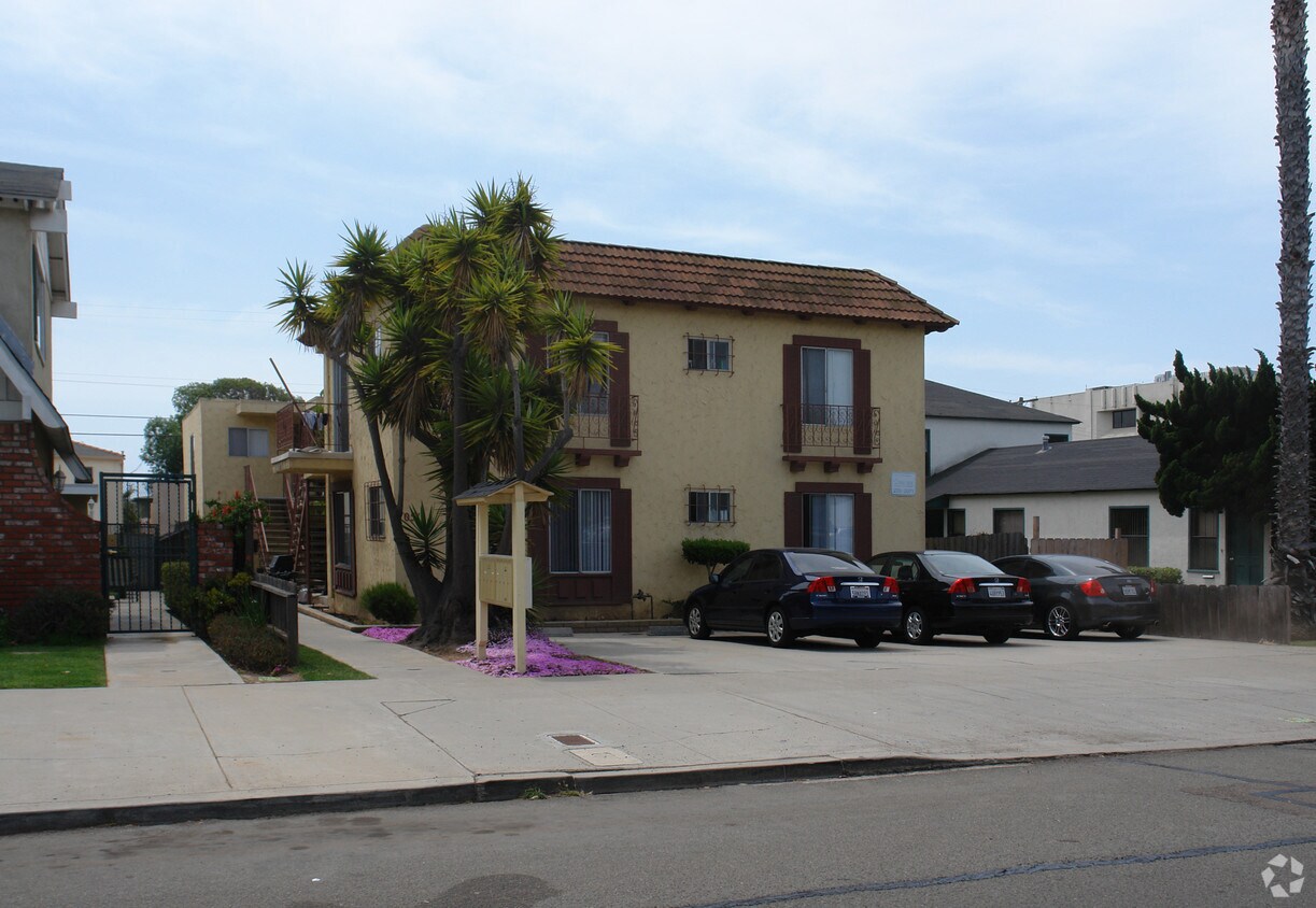 Primary Photo - 1051 Diamond St