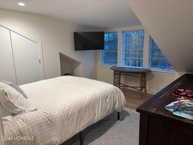 Building Photo - 802 7th Ave