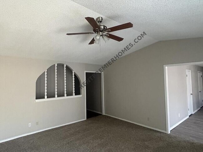 Foto del edificio - 1237 N Ironwood Pl