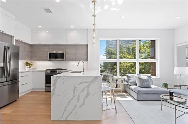 Foto principal - 6025 JFK Blvd E