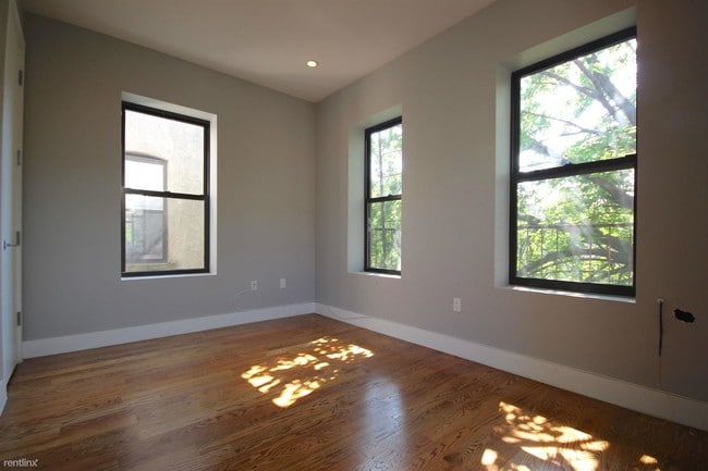 Building Photo - 105 Rogers Ave