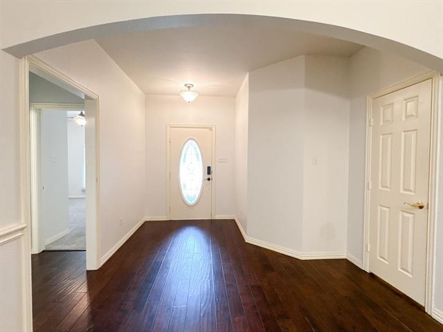 Foto del edificio - 300 Village Pkwy